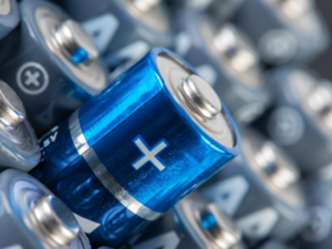 Comparison of Carbon Zinc and Alkaline Batteries